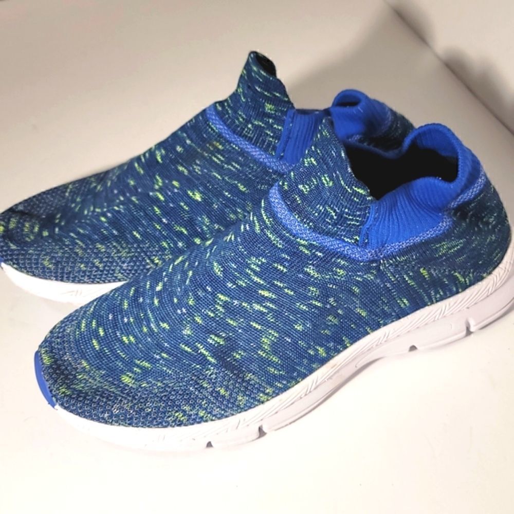 𝅺BIG Kids Slip On Sneakers